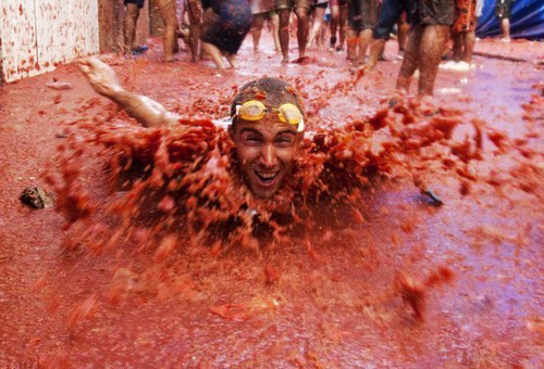 疯狂节庆 2011西班牙“番茄大战”成红海！