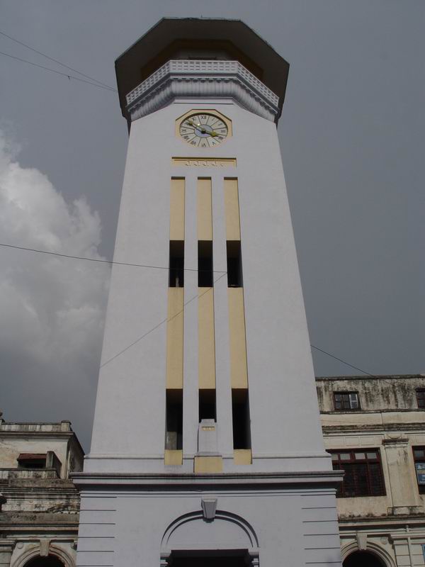 TRI-CHANDRA COLLEGE的钟楼