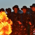 直击中国女子特战队员野外特训