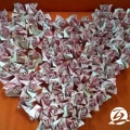 杭州小伙用20万现金折999朵玫瑰求婚