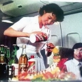 82年乘机老照片：乘客免费喝茅台