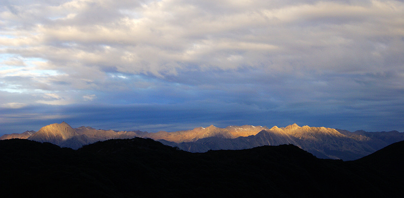 日照金山.jpg