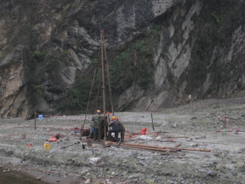 重修广青路 已经着手钻探桥梁 边坡