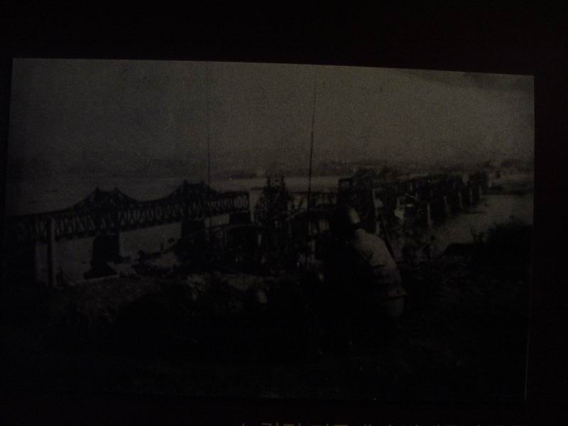 被韩军炸毁的汉江大桥